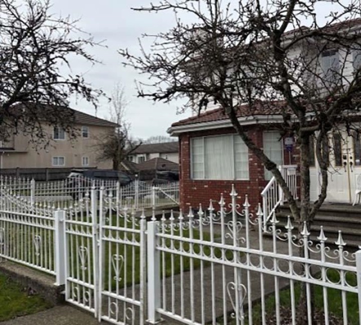 Photo 6 at 5095 Nanaimo Street, Victoria VE, Vancouver East