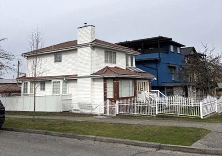Photo 7 at 5095 Nanaimo Street, Victoria VE, Vancouver East
