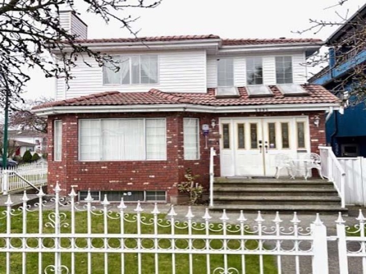Photo 1 at 5095 Nanaimo Street, Victoria VE, Vancouver East