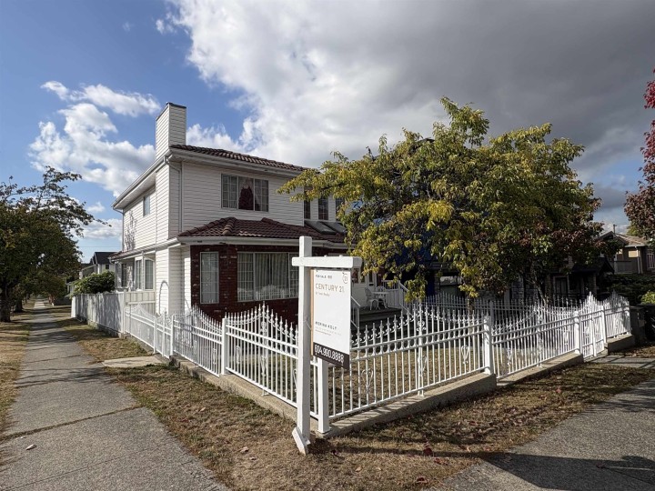 Photo 8 at 5095 Nanaimo Street, Victoria VE, Vancouver East