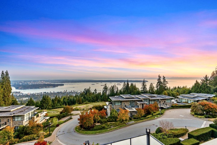 Photo 2 at 402 - 2245 Twin Creek Place, Whitby Estates, West Vancouver
