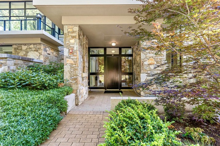 Photo 5 at 402 - 2245 Twin Creek Place, Whitby Estates, West Vancouver
