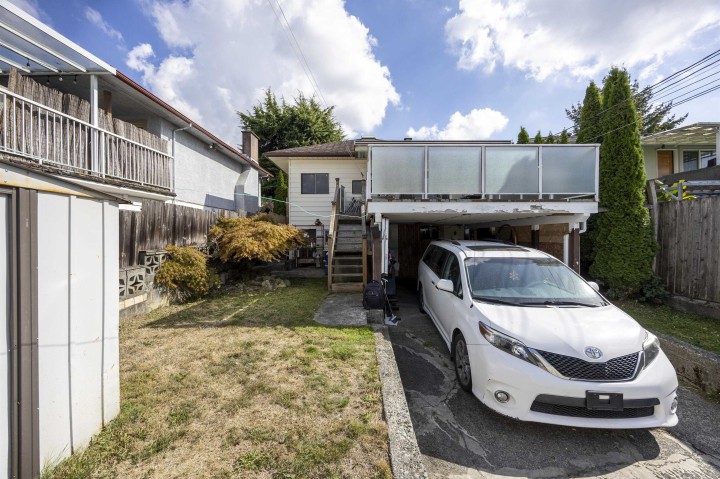 Photo 12 at 4605 Rupert Street, Collingwood VE, Vancouver East