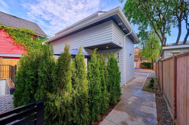 Photo 3 at 3674 W 1st Avenue, Kitsilano, Vancouver West