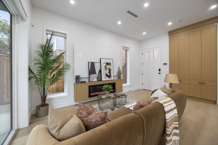 Photo 6 at 2 - 2070 E 26th Avenue, Victoria VE, Vancouver East