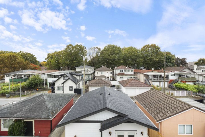 Photo 26 at 2 - 2070 E 26th Avenue, Victoria VE, Vancouver East