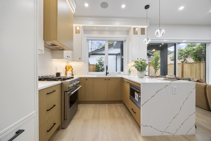 Photo 7 at 2 - 2070 E 26th Avenue, Victoria VE, Vancouver East