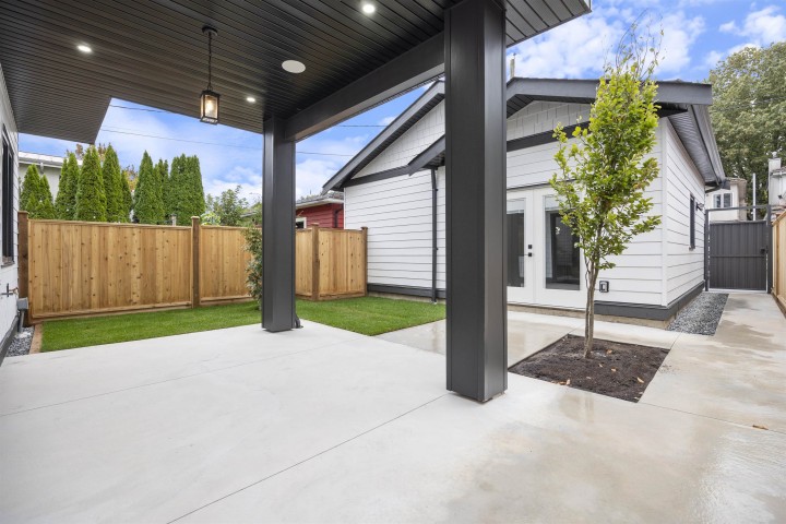 Photo 10 at 2 - 2070 E 26th Avenue, Victoria VE, Vancouver East