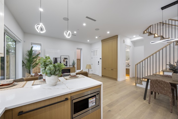 Photo 11 at 2 - 2070 E 26th Avenue, Victoria VE, Vancouver East