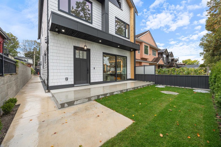 Photo 6 at 1 - 2070 E 26th Avenue, Victoria VE, Vancouver East