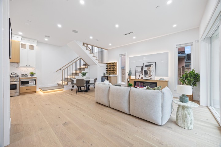 Photo 7 at 1 - 2070 E 26th Avenue, Victoria VE, Vancouver East