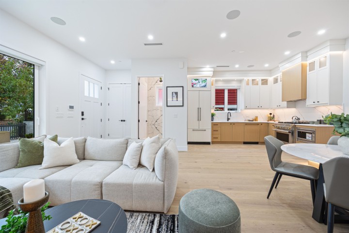 Photo 10 at 1 - 2070 E 26th Avenue, Victoria VE, Vancouver East