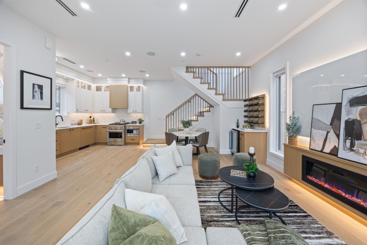 Photo 8 at 1 - 2070 E 26th Avenue, Victoria VE, Vancouver East