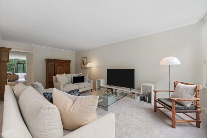 Photo 12 at 305 - 4101 Yew Street, Quilchena, Vancouver West