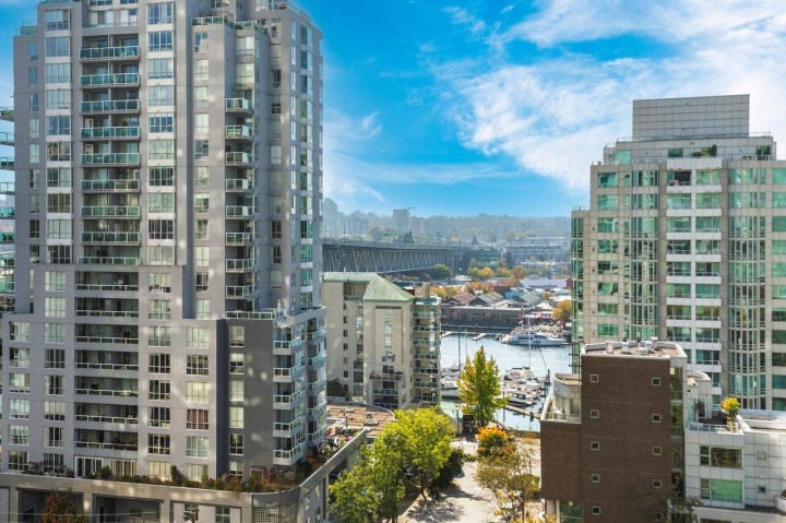 Photo 13 at 1004 - 1455 Howe Street, Yaletown, Vancouver West