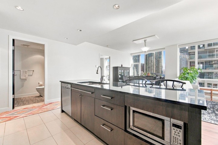 Photo 12 at 1004 - 1455 Howe Street, Yaletown, Vancouver West