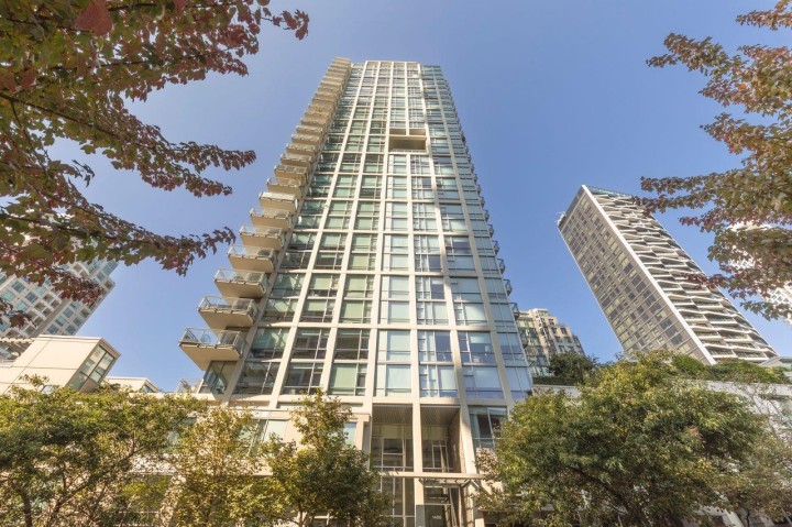 Photo 3 at 1004 - 1455 Howe Street, Yaletown, Vancouver West