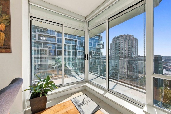 Photo 5 at 1004 - 1455 Howe Street, Yaletown, Vancouver West