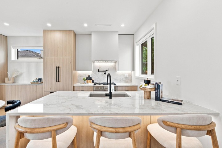 Photo 2 at 646 E 23rd Avenue, Fraser VE, Vancouver East