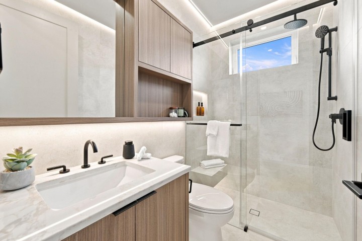 Photo 9 at 646 E 23rd Avenue, Fraser VE, Vancouver East