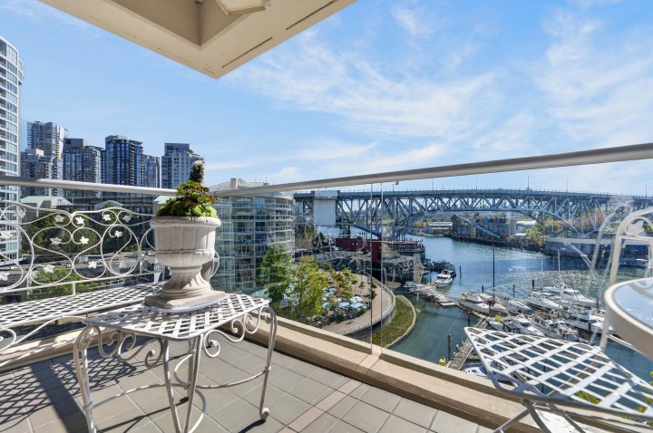Photo 2 at 804 - 1600 Hornby Street, Yaletown, Vancouver West
