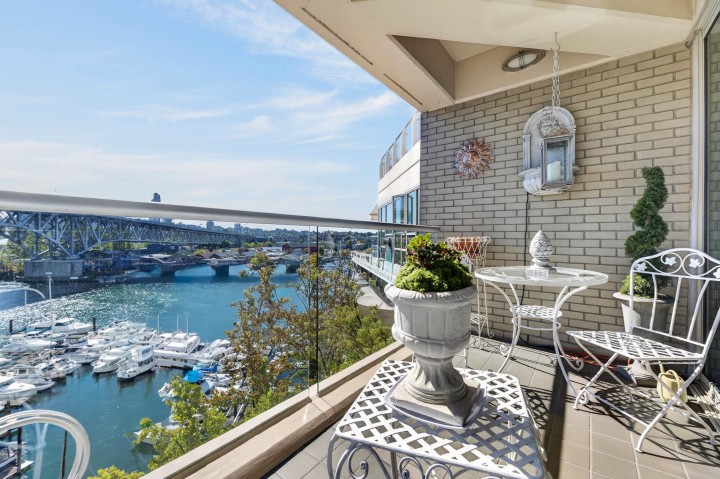 Photo 3 at 804 - 1600 Hornby Street, Yaletown, Vancouver West