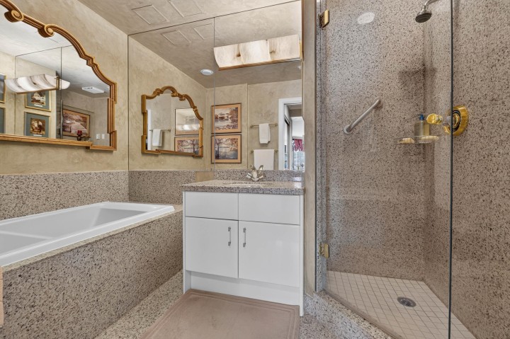 Photo 15 at 804 - 1600 Hornby Street, Yaletown, Vancouver West
