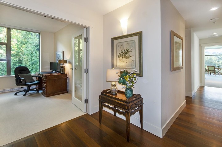 Photo 20 at 801 - 3335 Cypress Place, Cypress Park Estates, West Vancouver
