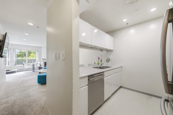 Photo 7 at 107 - 3280 W Broadway, Kitsilano, Vancouver West