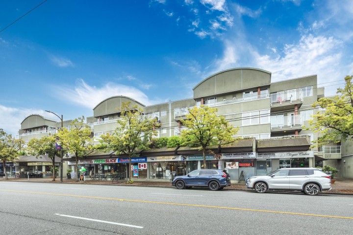 Photo 1 at 107 - 3280 W Broadway, Kitsilano, Vancouver West