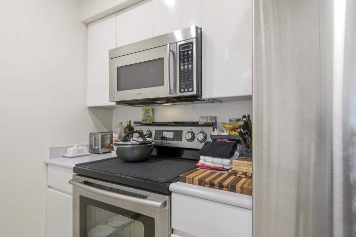 Photo 9 at 107 - 3280 W Broadway, Kitsilano, Vancouver West