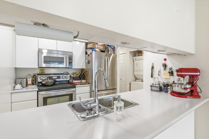 Photo 11 at 107 - 3280 W Broadway, Kitsilano, Vancouver West