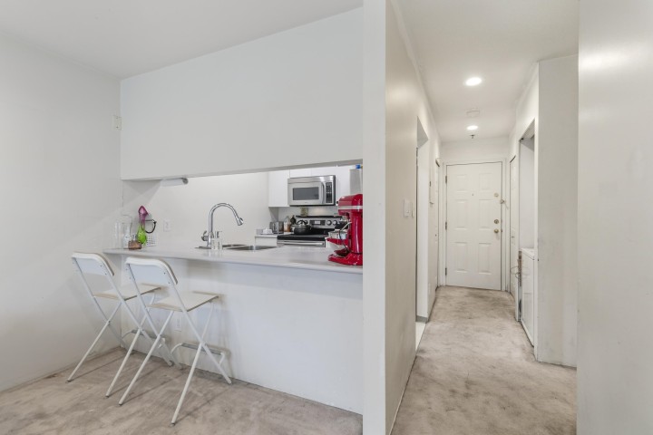 Photo 8 at 107 - 3280 W Broadway, Kitsilano, Vancouver West