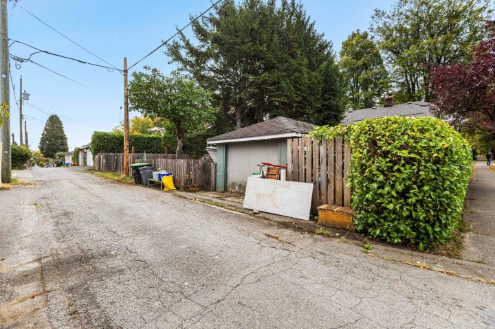 Photo 4 at 3895 W 20th Avenue, Dunbar, Vancouver West