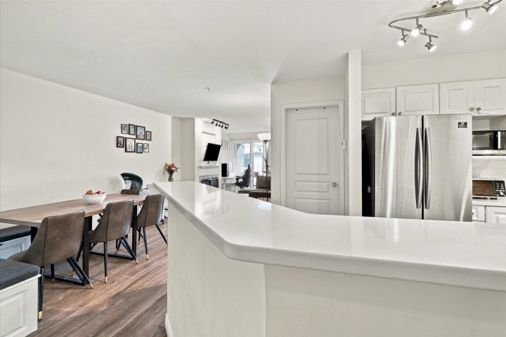 Photo 6 at 323 - 760 Kingsway, Fraser VE, Vancouver East