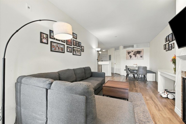 Photo 4 at 323 - 760 Kingsway, Fraser VE, Vancouver East