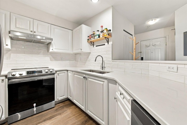 Photo 8 at 323 - 760 Kingsway, Fraser VE, Vancouver East