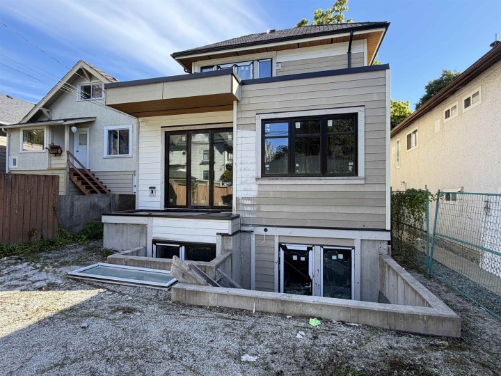 Photo 5 at 2911 W 34th Avenue, MacKenzie Heights, Vancouver West