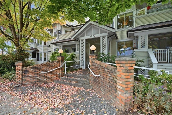Photo 3 at 404 - 1723 Frances Street, Hastings, Vancouver East