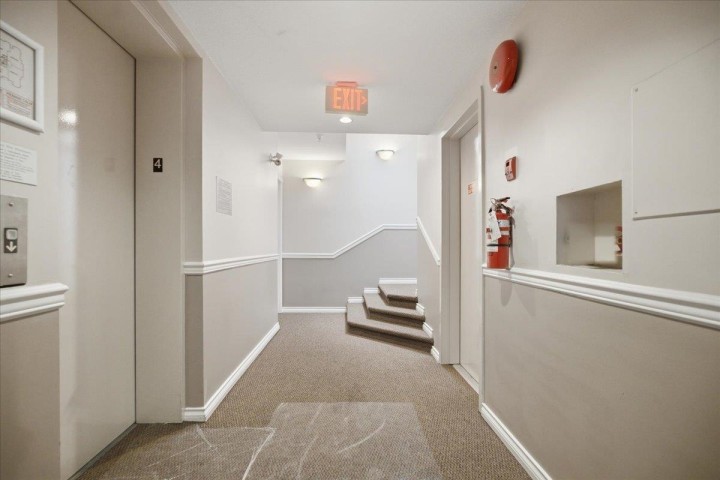 Photo 4 at 404 - 1723 Frances Street, Hastings, Vancouver East