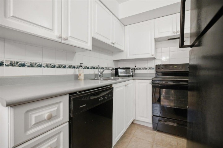 Photo 8 at 404 - 1723 Frances Street, Hastings, Vancouver East
