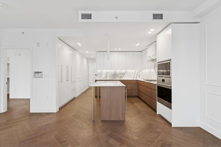 Photo 12 at 101 - 3668 W 10th Avenue, Kitsilano, Vancouver West