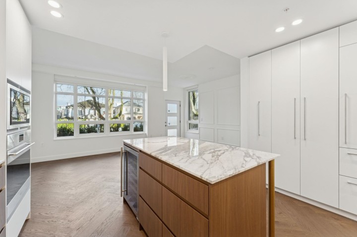 Photo 9 at 101 - 3668 W 10th Avenue, Kitsilano, Vancouver West