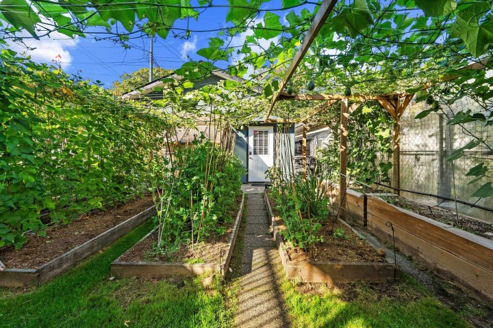 Photo 2 at 2621 Cambridge Street, Hastings Sunrise, Vancouver East