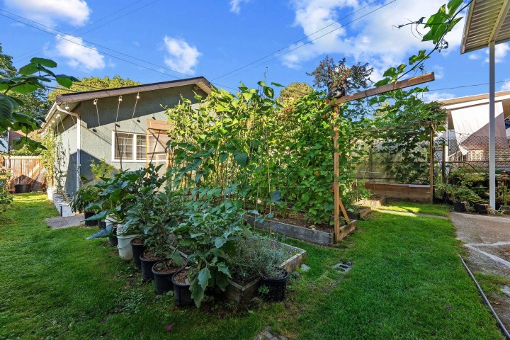 Photo 3 at 2621 Cambridge Street, Hastings Sunrise, Vancouver East