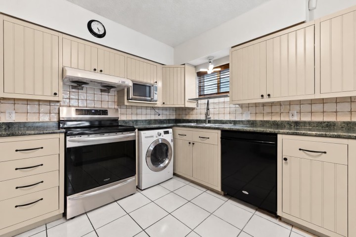 Photo 10 at 2621 Cambridge Street, Hastings Sunrise, Vancouver East