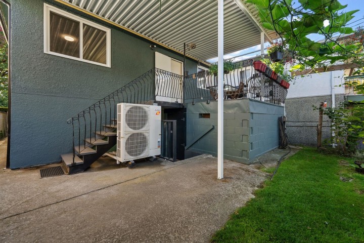 Photo 4 at 2621 Cambridge Street, Hastings Sunrise, Vancouver East