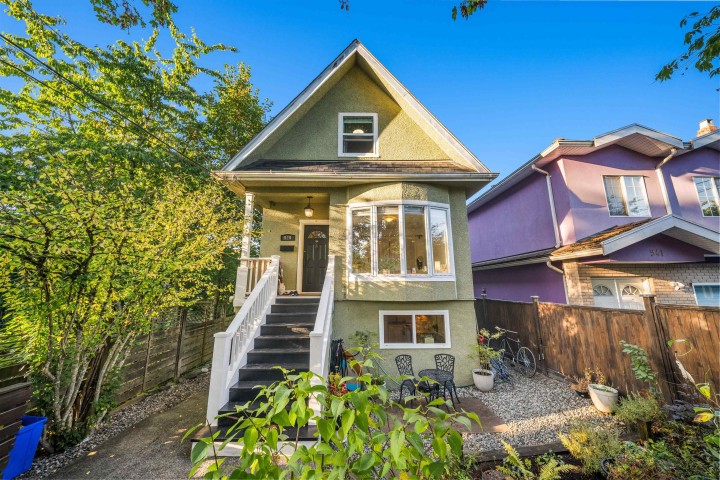 Photo 1 at 929 E 30th Avenue, Fraser VE, Vancouver East