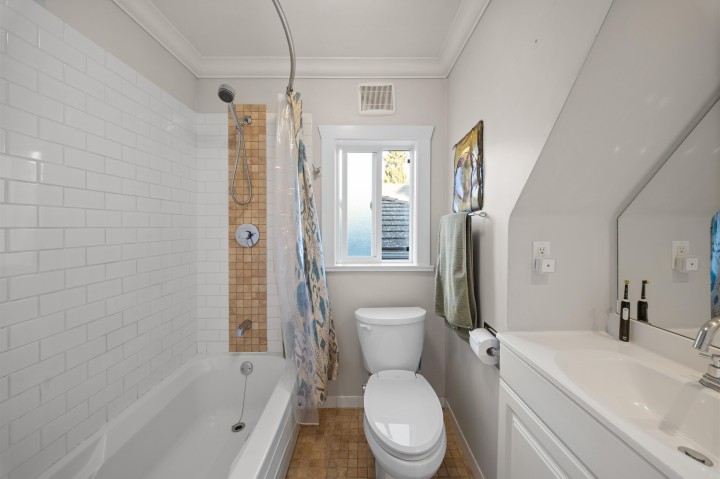 Photo 19 at 929 E 30th Avenue, Fraser VE, Vancouver East