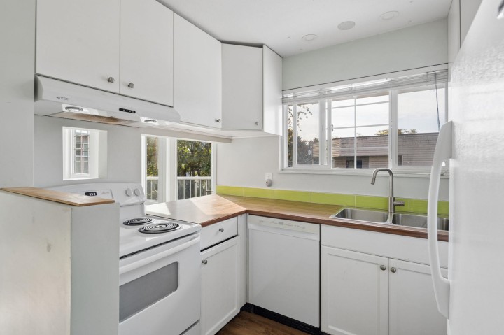 Photo 10 at 304 - 8772 Sw Marine Drive, Marpole, Vancouver West